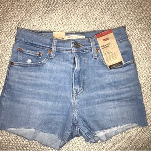 NWT Levi’s High Rise Denim Shorts Women’s Size 25 Stretch